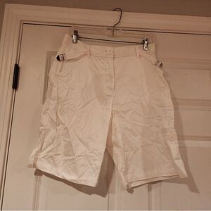 Onque Casuals white bermuda shorts Size 8